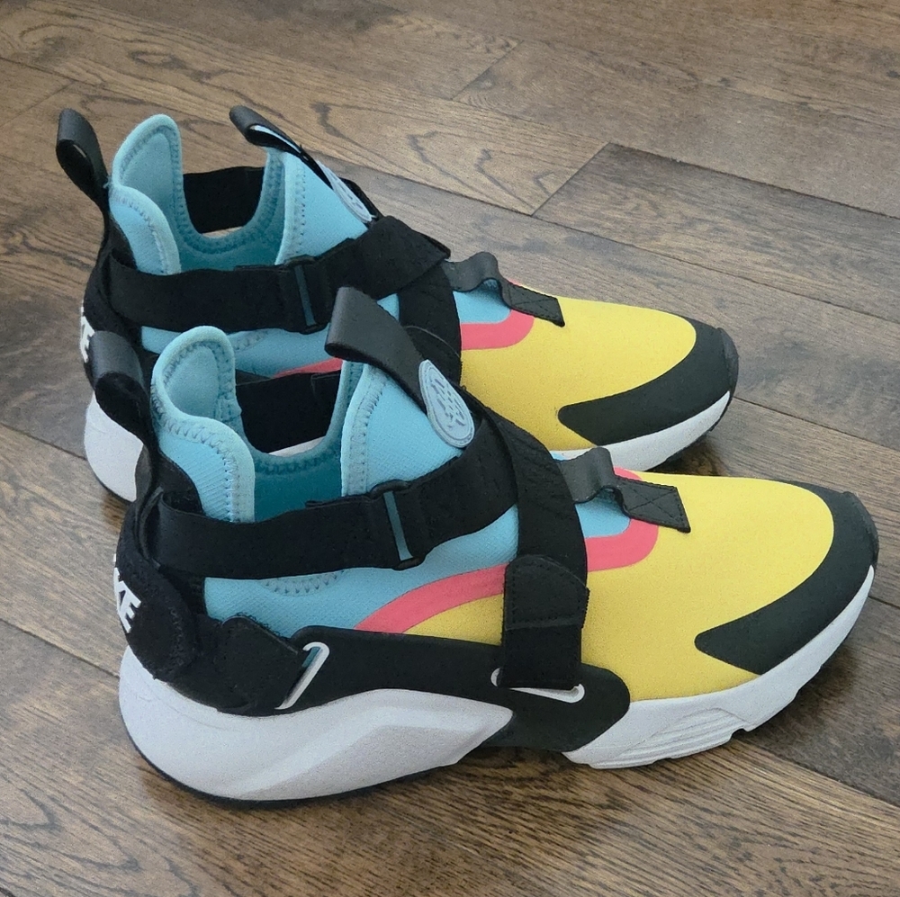 Nike Huarache City GS Kids' Tour Yellow/ Black Sneakers Size 5.5Y